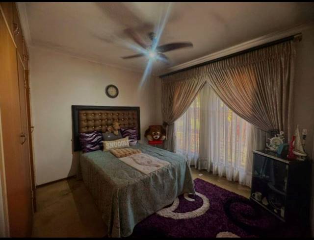 5 BEDROOM HOUSE FOR SALE IN MOUNTAIN VIEW
